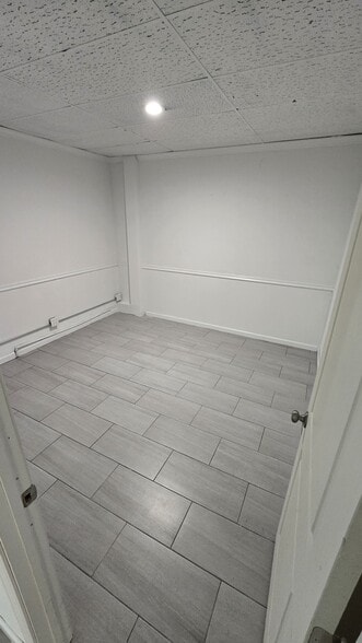 More Photos Of 748 NE Lawrence St, Marietta Office For Sale