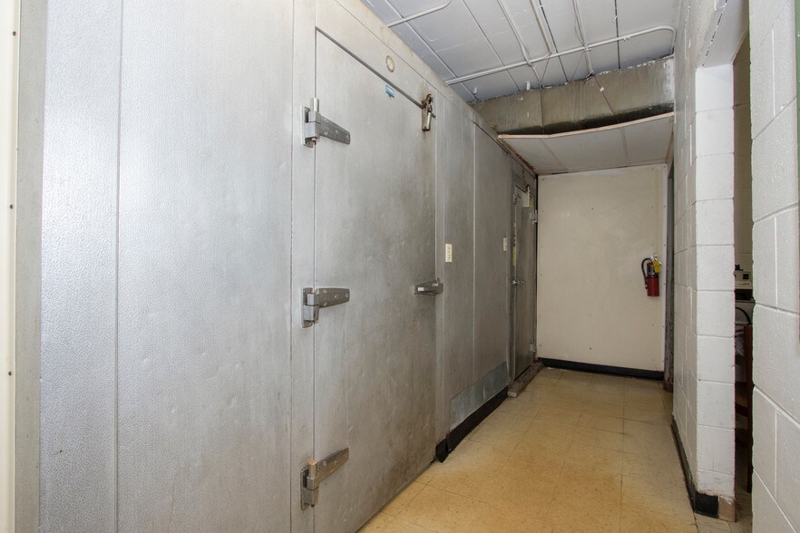 More Photos Of 300 N Northwest Hwy, Palatine Restaurant For Sale