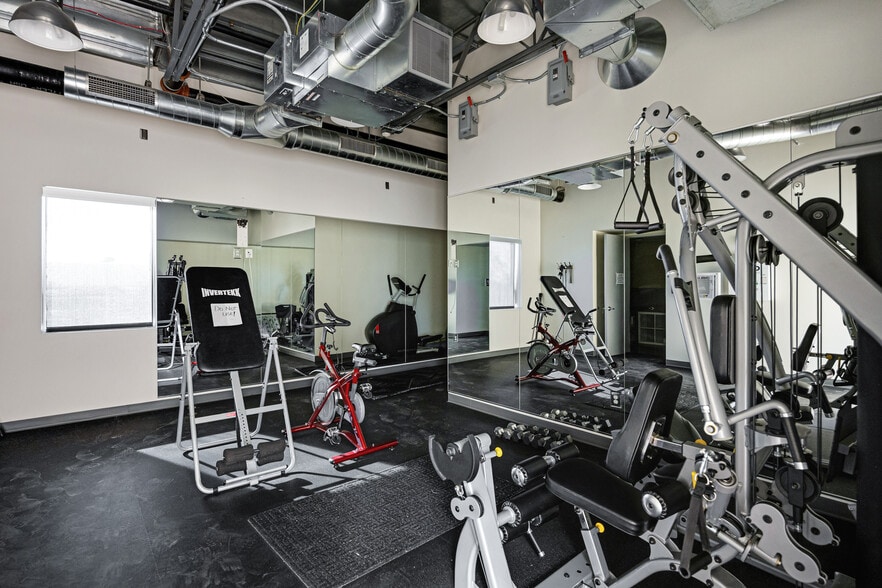 More Photos Of 1850 E Riverview Dr, Phoenix Manufacturing For Sale