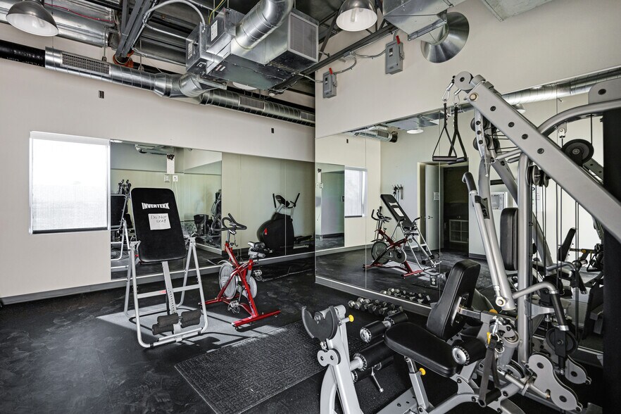 More Photos Of 1850 E Riverview Dr, Phoenix Manufacturing For Lease