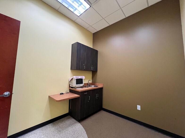 More Photos Of 9515 W Camelback Rd, Phoenix Office For Sale