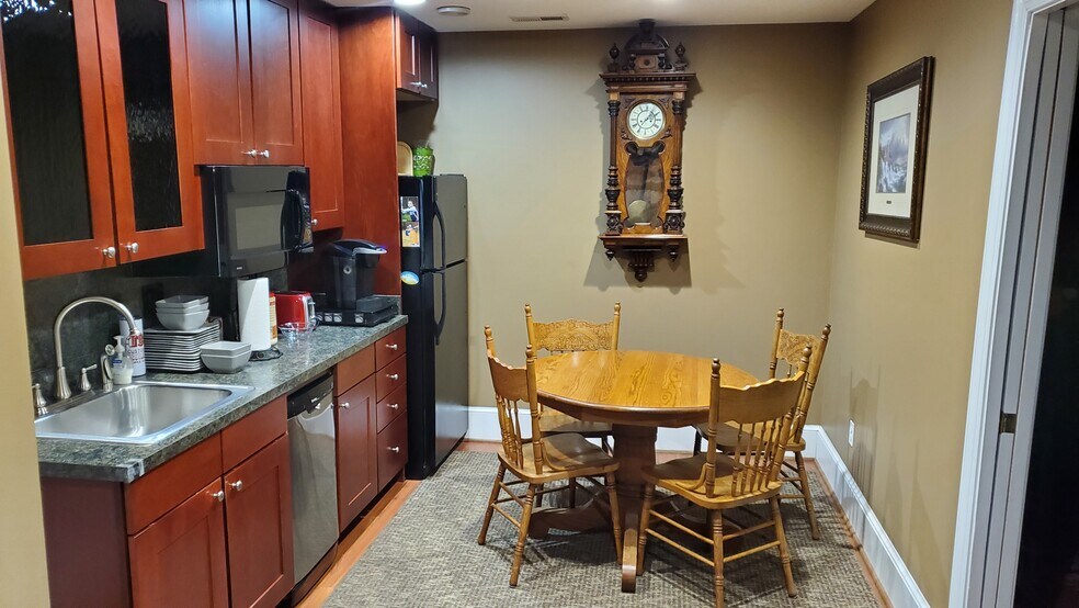 More Photos Of 1101 Coventry Blvd, Yorktown Office Residential For Sale