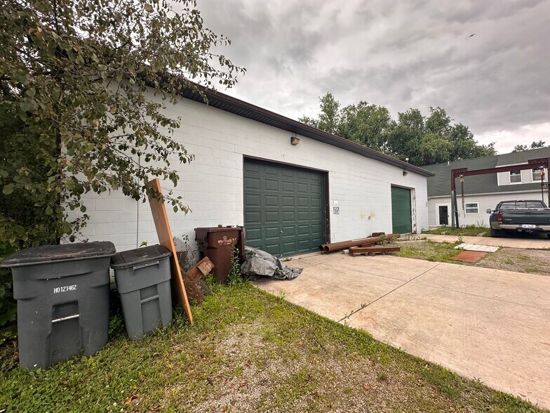 More Photos Of 420-440 Carey St, Deerfield Manufacturing For Sale