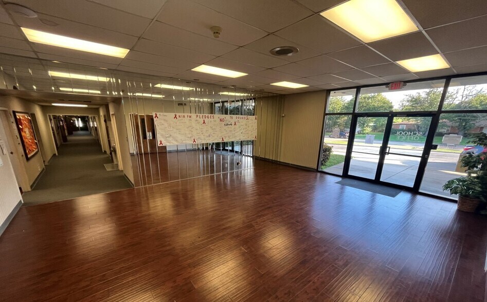 More Photos Of 6801 Meadowbrook Dr, Fort Worth Specialty For Sale