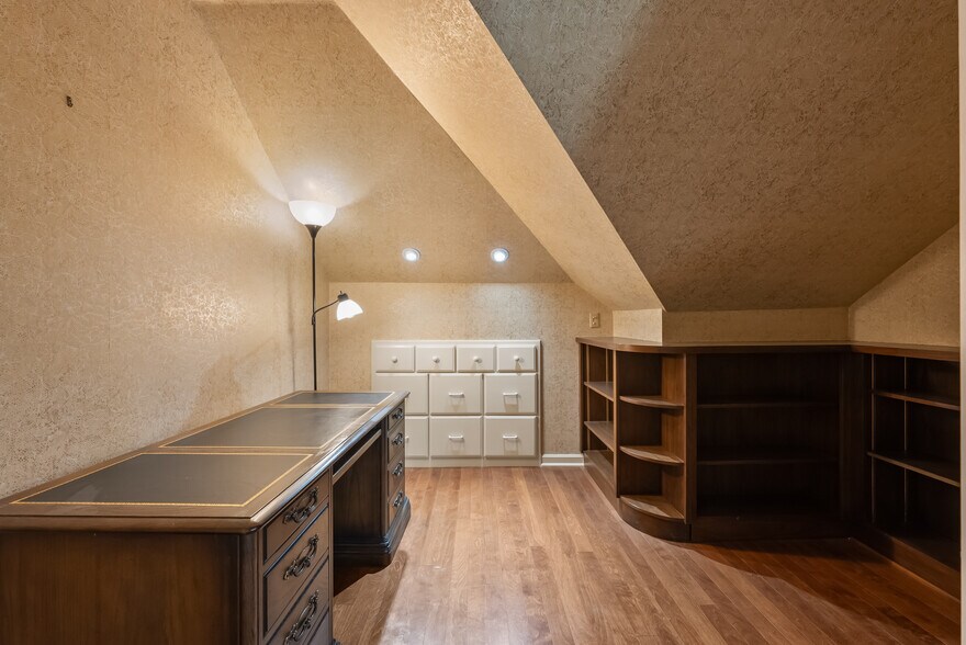 More Photos Of 1901 Moffet Rd, Saint Joseph Specialty For Sale