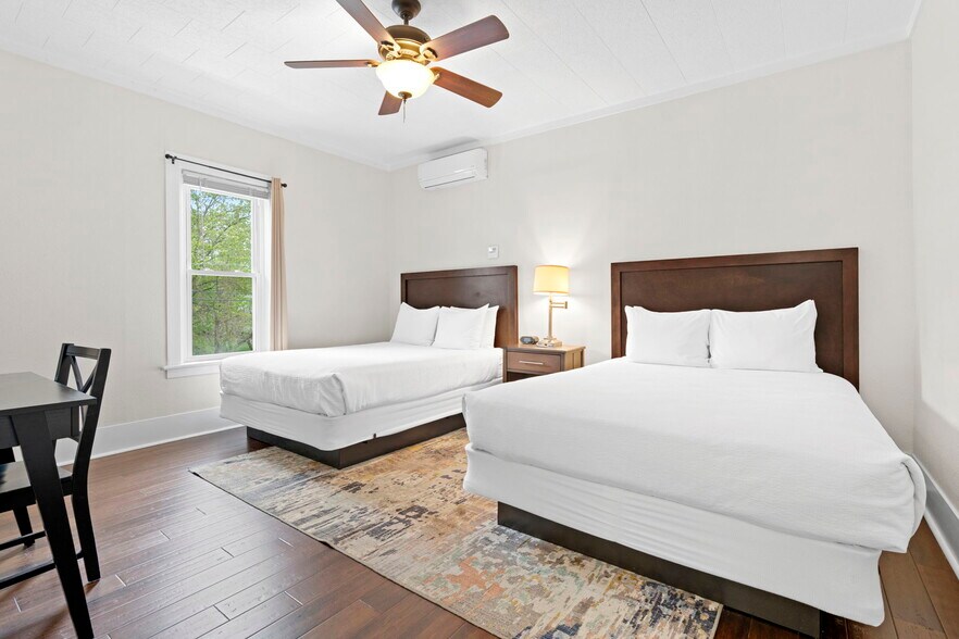 More Photos Of 612 N Lakeshore Dr, Ludington Hotel For Sale
