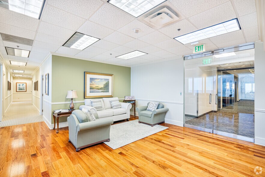 More Photos Of 200 W Forsyth St, Jacksonville Office For Lease