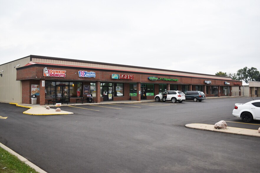 More Photos Of 1905 Center Ave, Janesville Storefront For Lease