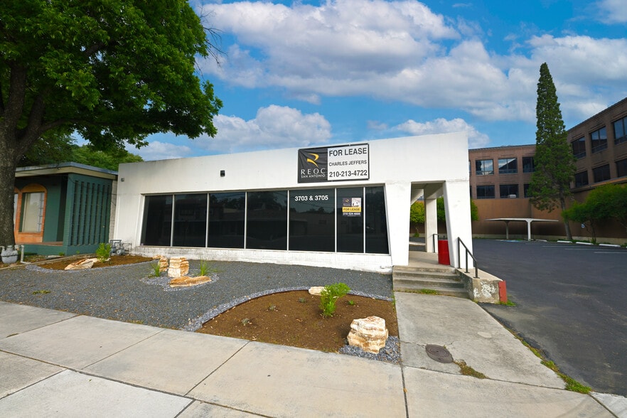 Primary Photo Of 3703-3705 Broadway, San Antonio Freestanding For Lease
