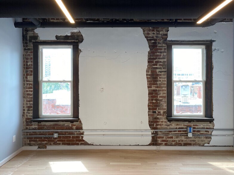 More Photos Of 161 N Limestone, Lexington Office For Sale