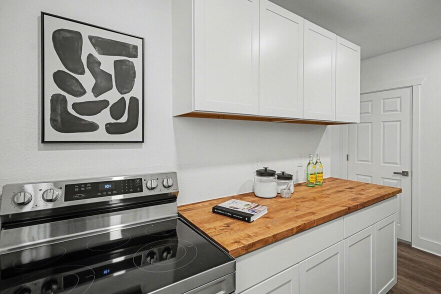 More Photos Of 924 W 9th Ave, Denver Office For Sale