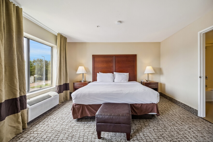 More Photos Of 11050 Southwest Fwy, Houston Hotel For Sale