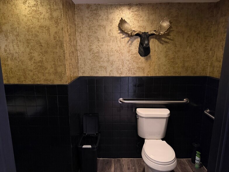 More Photos Of 934 River Rd, Edgewater Storefront For Sale