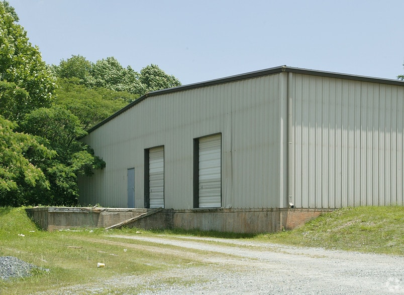 More Photos Of 117-D Liberty Dr, Thomasville Warehouse For Lease