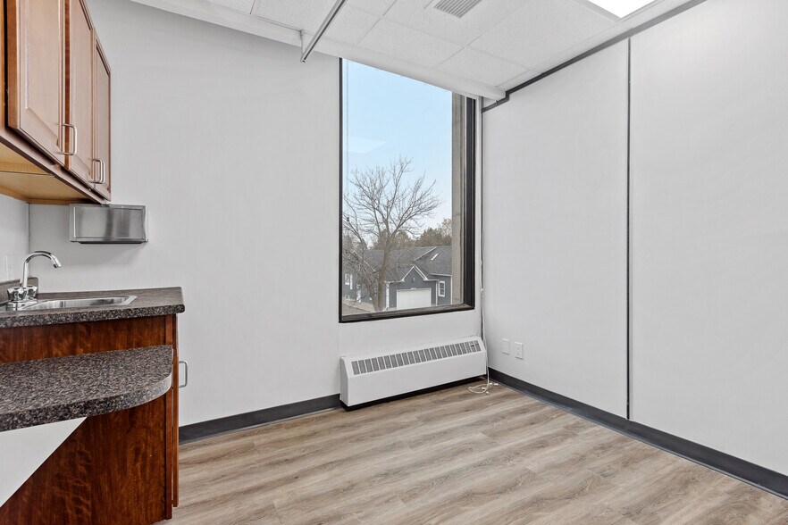 More Photos Of 2555 St Joseph Blvd, Ottawa Medical For Lease