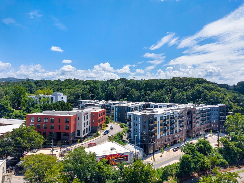 More Photos Of 146 Roberts St, Asheville Apartments For Lease