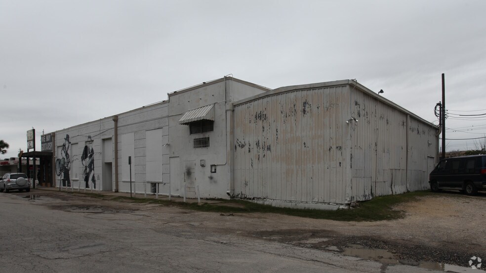 More Photos Of 3619 S Shepherd Dr, Houston Freestanding For Sale