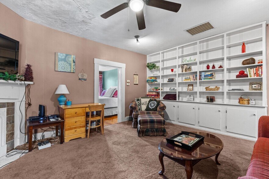More Photos Of 115 W Main St, Wilmington Office For Sale
