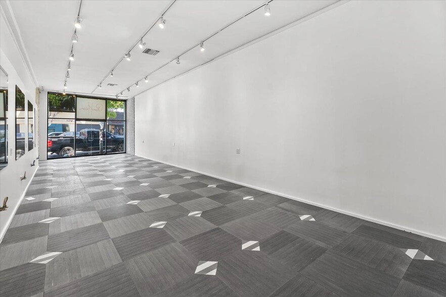 More Photos Of 458 N Robertson Blvd, West Hollywood Restaurant For Lease