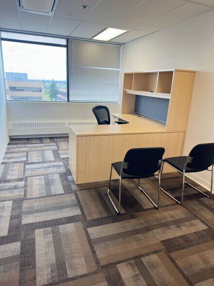 More Photos Of 3115 12th St NE, Calgary Office For Sale