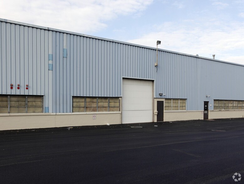 More Photos Of 122 Mill Rd, Oaks Warehouse For Lease