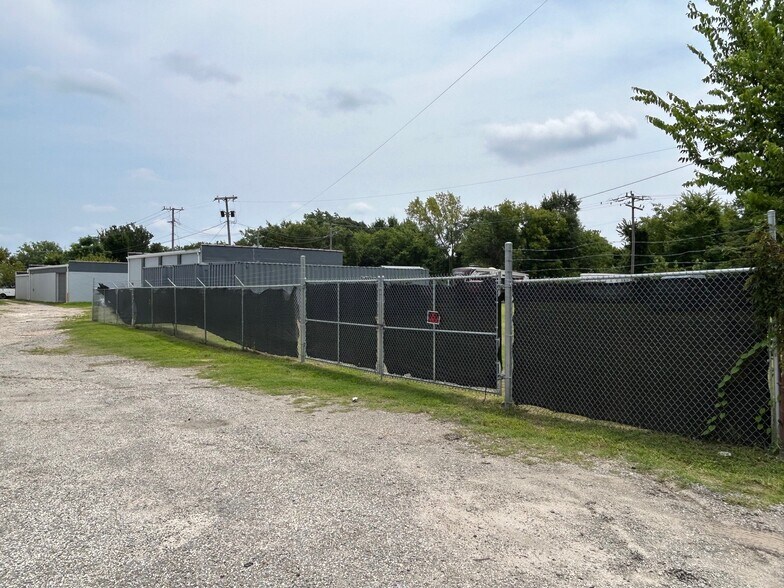 More Photos Of 1823 County St, Portsmouth Warehouse For Lease