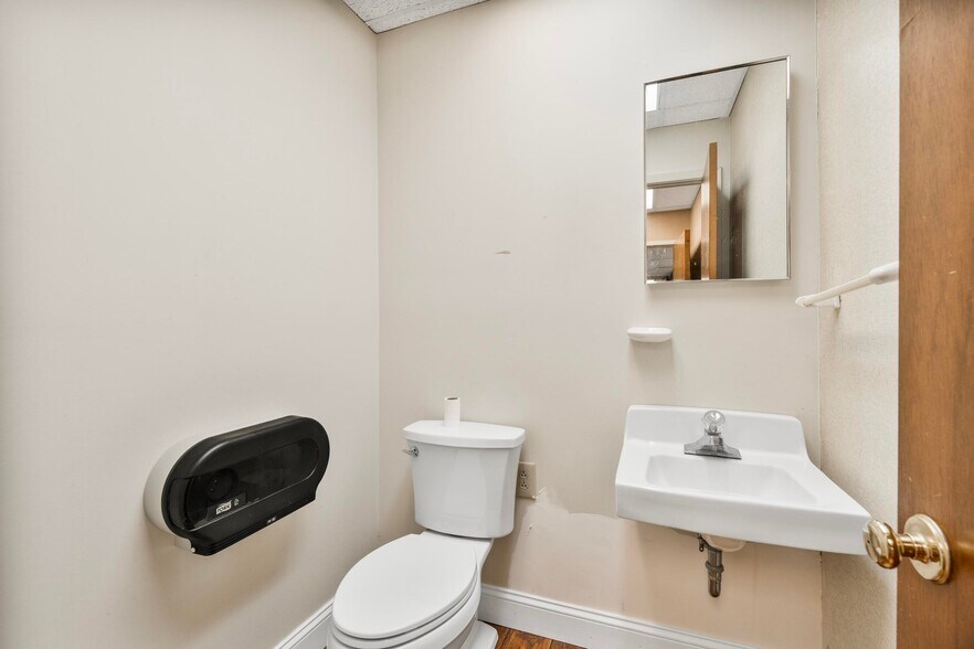 More Photos Of 428 Hospital Drive, Columbus Medical For Sale