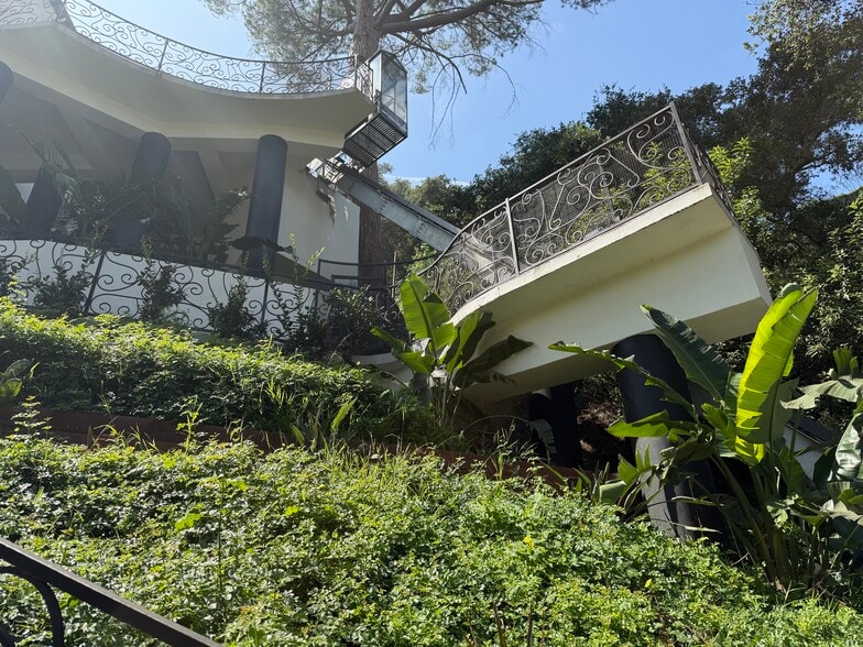 More Photos Of 1301 N Beverly Dr, Beverly Hills Specialty For Sale