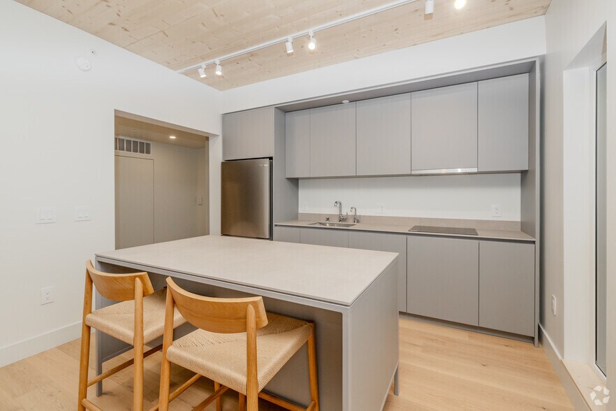 More Photos Of 517 W Main St, Madison Apartments For Lease