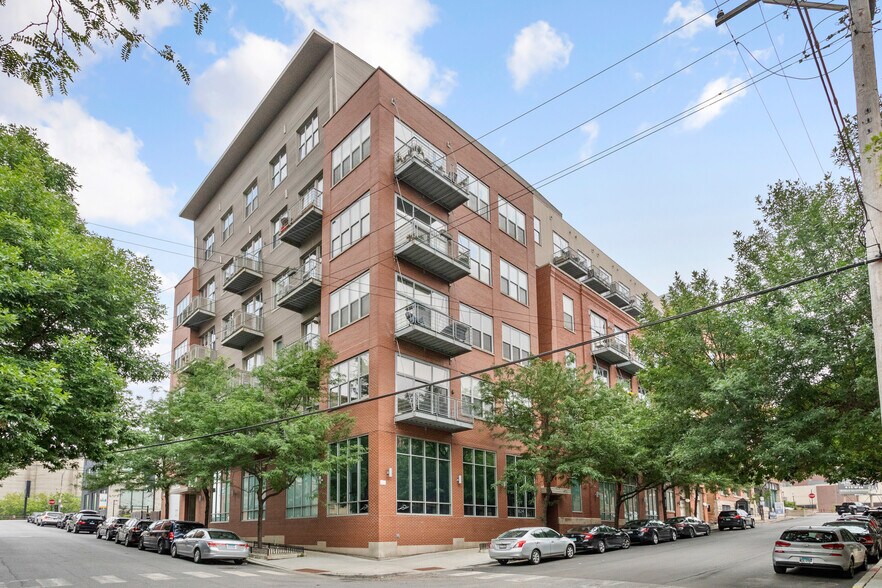 More Photos Of 824 W Superior St, Chicago Office Residential For Sale