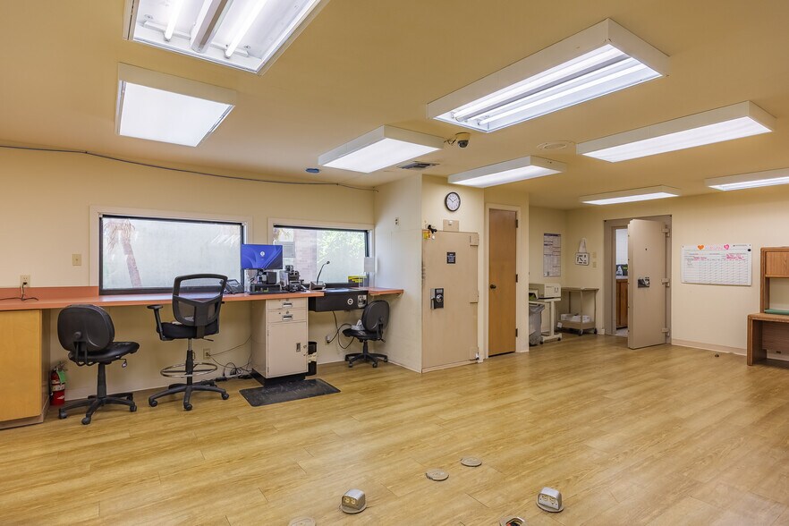 More Photos Of 703 Commerce St, Refugio Office For Sale