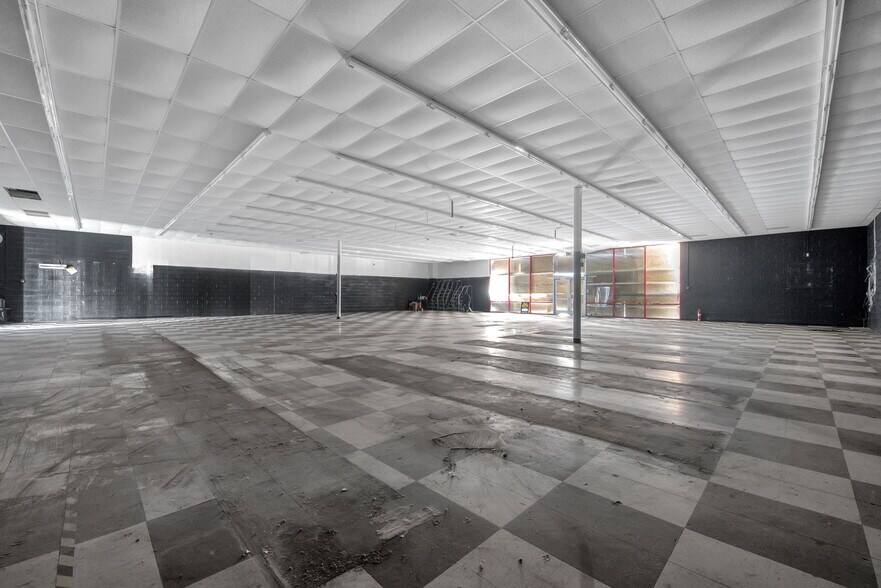 More Photos Of 177 Lexington Ave, Mansfield Freestanding For Sale