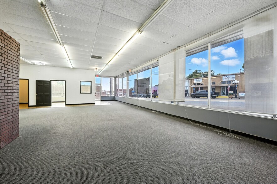 More Photos Of 208 N Main St, Gladewater Freestanding For Sale