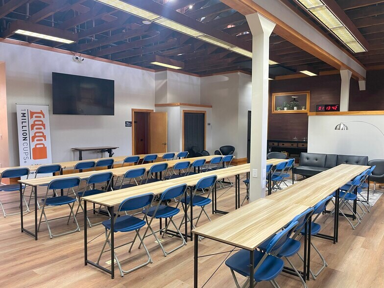 More Photos Of 343 N Bay St, Eustis Coworking Space