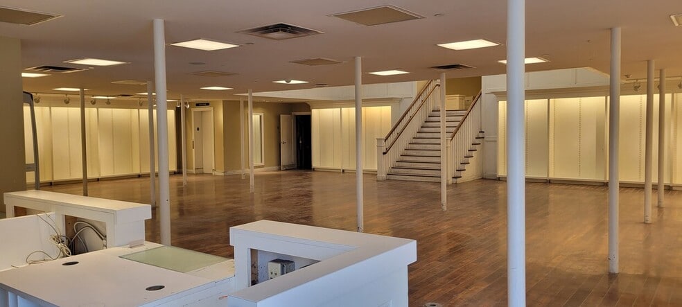 More Photos Of 32 Depot St, Manchester Center General Retail For Lease