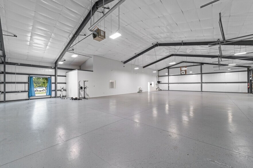 More Photos Of 414 Powerhouse St, McKinney Warehouse For Lease