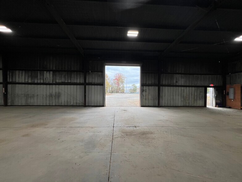 More Photos Of 526-530 Lyle Cir, Lawrenceville Light Manufacturing For Sale