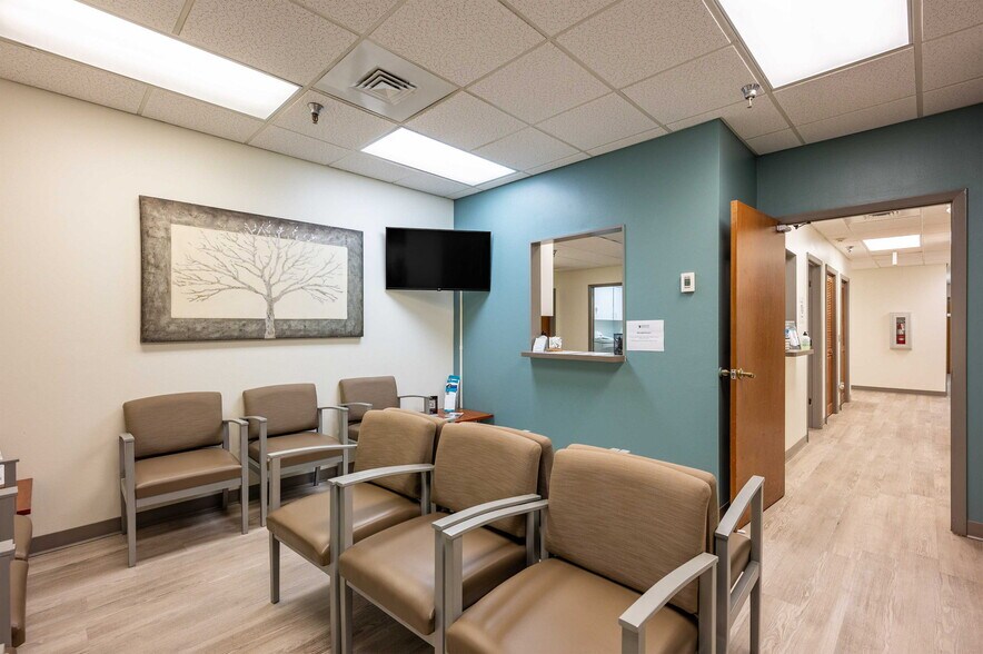 More Photos Of 6719 Gall Blvd, Zephyrhills Medical For Sale