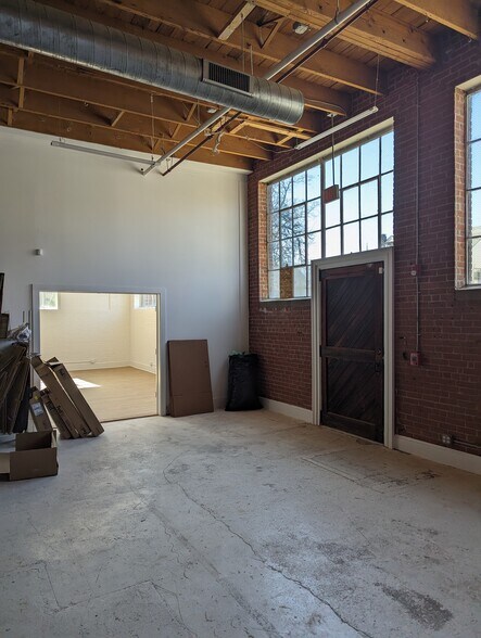 More Photos Of 583 Pacific St, Stamford Freestanding For Lease