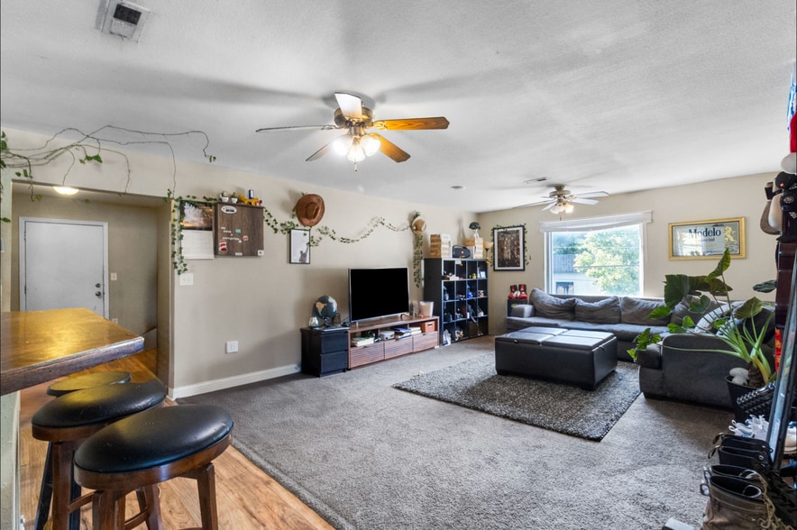 More Photos Of 1119-1123 Merriam Ln, Kansas City Office For Sale