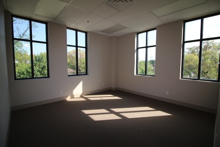 More Photos Of 409 N Oak St, Roanoke Storefront Retail Office For Lease