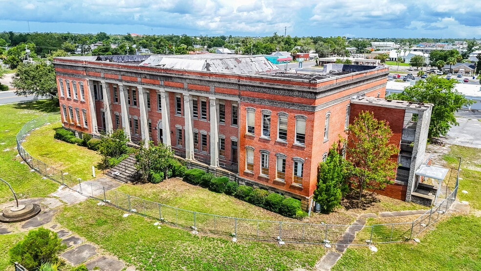 More Photos Of 101 E 7th St, Panama City Schools For Sale