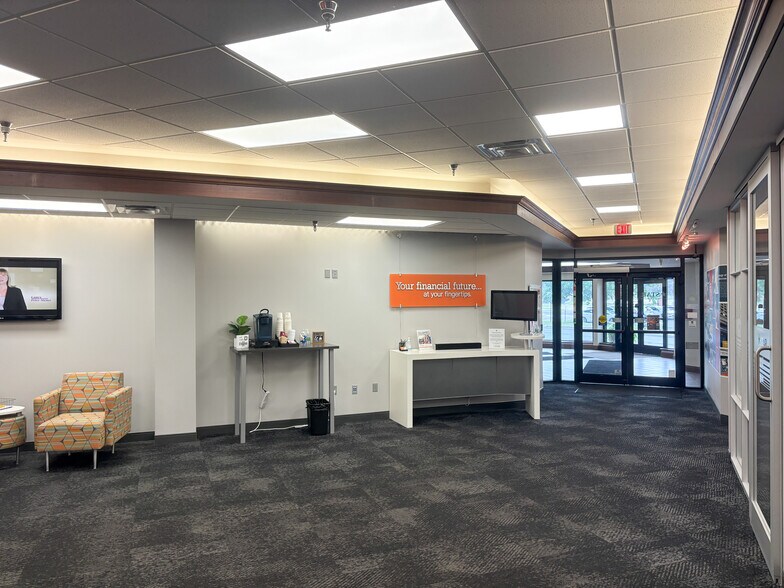More Photos Of 400 N High St, Muncie Office For Sale