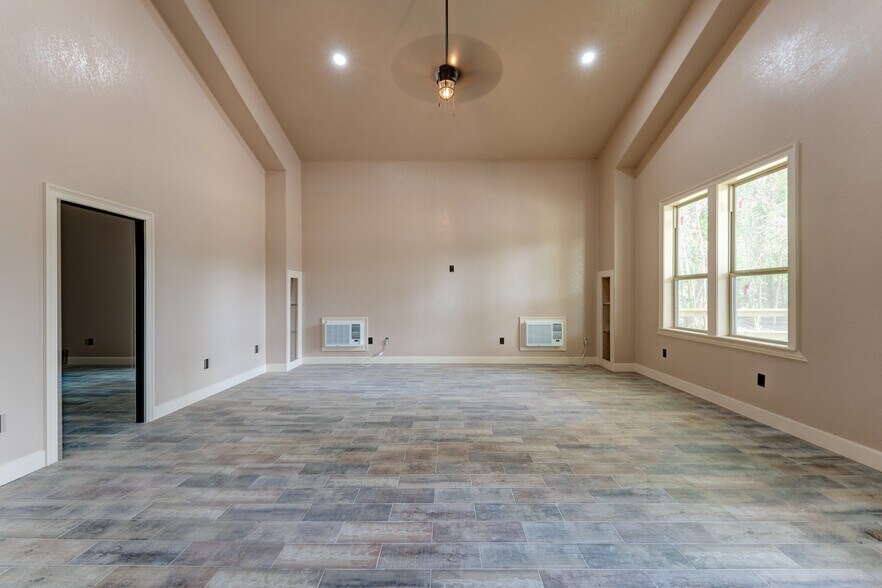 More Photos Of 4388 County Road 197, Alvin Specialty For Sale