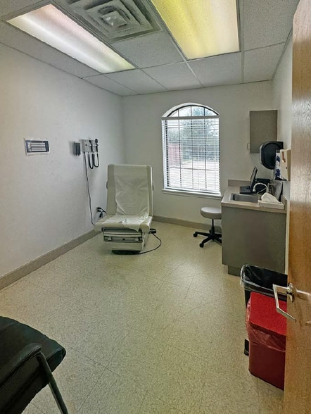 More Photos Of 9947 N MacArthur Blvd, Irving Medical For Sale