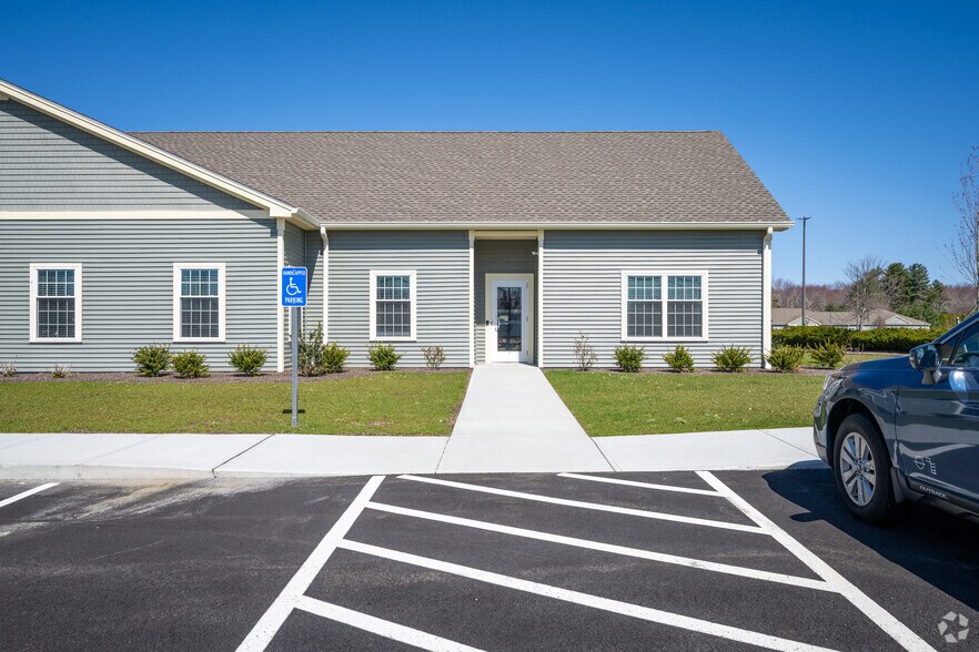 More Photos Of 41 Romano Vineyard way, North Kingstown Office For Lease
