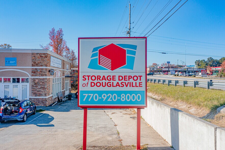 More Photos Of 5728 Fairburn Rd, Douglasville Self Storage For Lease