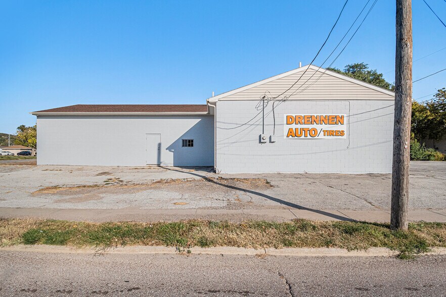 More Photos Of 1023 N 16th St, Council Bluffs Auto Repair For Sale