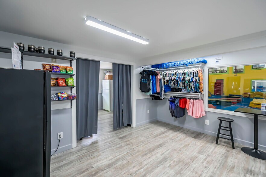More Photos Of 1013 SE Holbrook Ct, Port Saint Lucie Warehouse For Sale