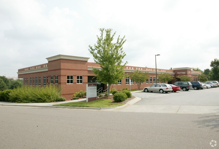 More Photos Of 725 Highland Oaks Dr, Winston-Salem Medical For Lease